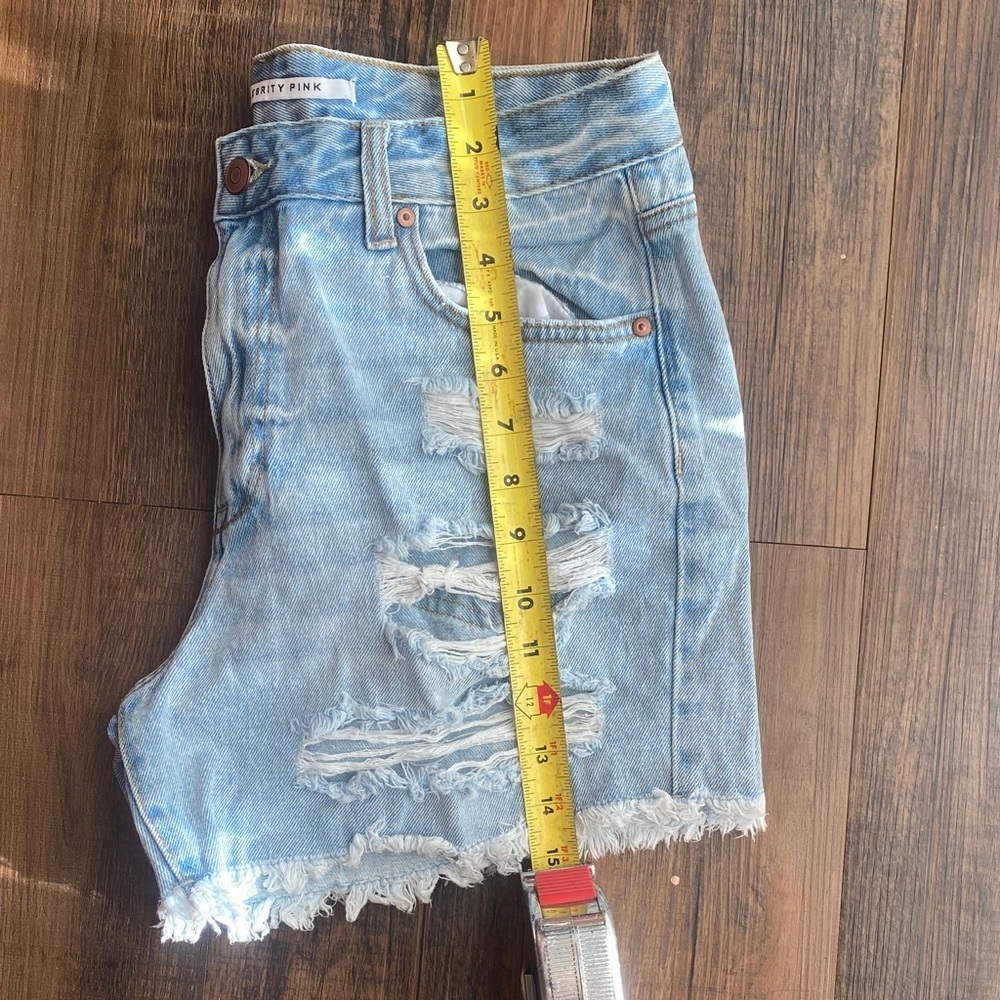 ❤️Celebrity Pink Ripped Light Blue Jean Shorts - Picture 7 of 8